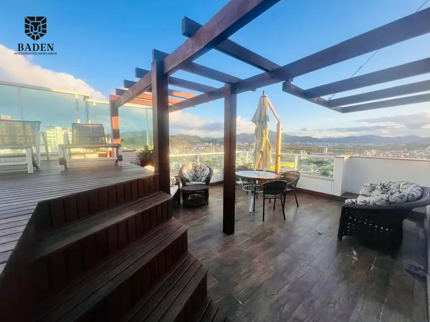 Cobertura com 4 quartos para alugar, 274m2 em Centro, Balneario Camboriu - SC - imagem 3 Foto 3 de Cobertura com 4 quartos para alugar, 274m2 em Centro, Balneario Camboriu - SC