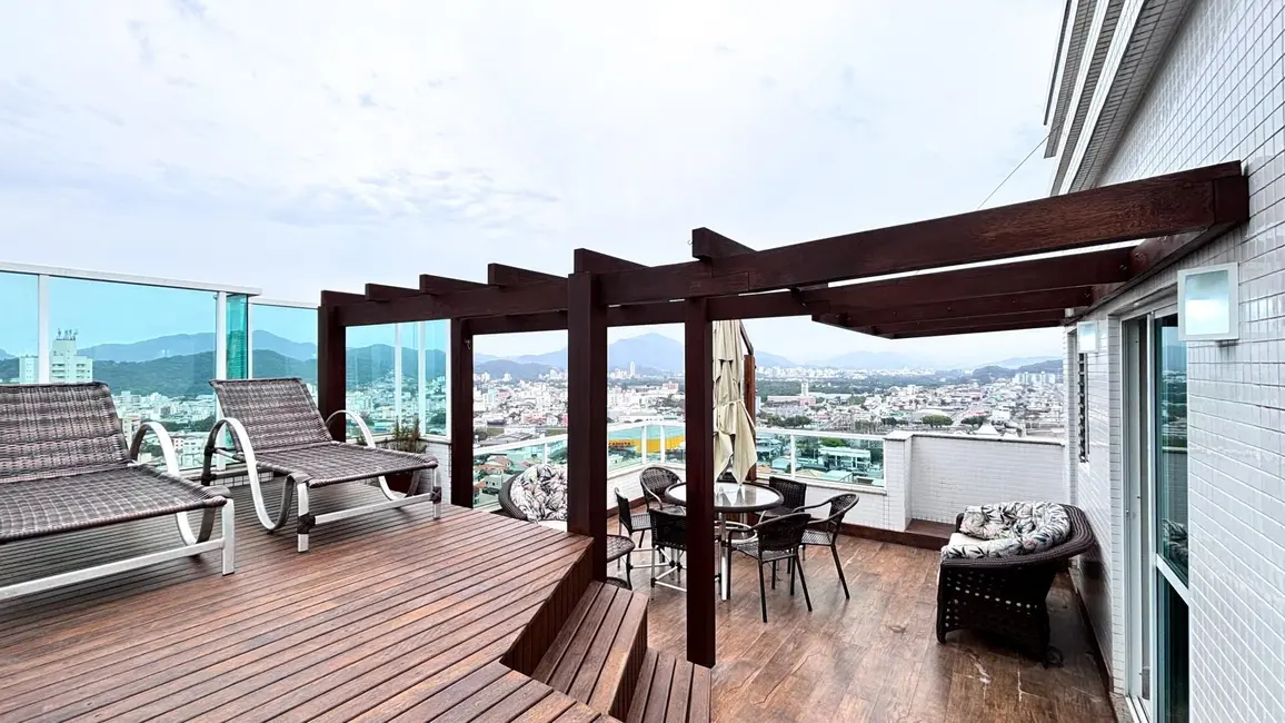 Foto 3 de Cobertura com 4 quartos para alugar, 274m2 em Centro, Balneario Camboriu - SC