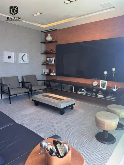 Apartamento com 3 quartos à venda, 122m2 em Centro, Balneario Camboriu - SC - imagem 2 Foto 2 de Apartamento com 3 quartos à venda, 122m2 em Centro, Balneario Camboriu - SC