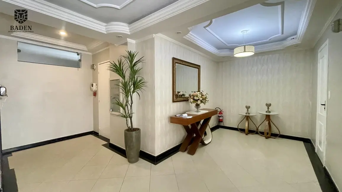 Apartamento com 2 quartos para alugar, 60m2 em Centro, Balneario Camboriu - SC - imagem 5 Foto 5 de Apartamento com 2 quartos para alugar, 60m2 em Centro, Balneario Camboriu - SC