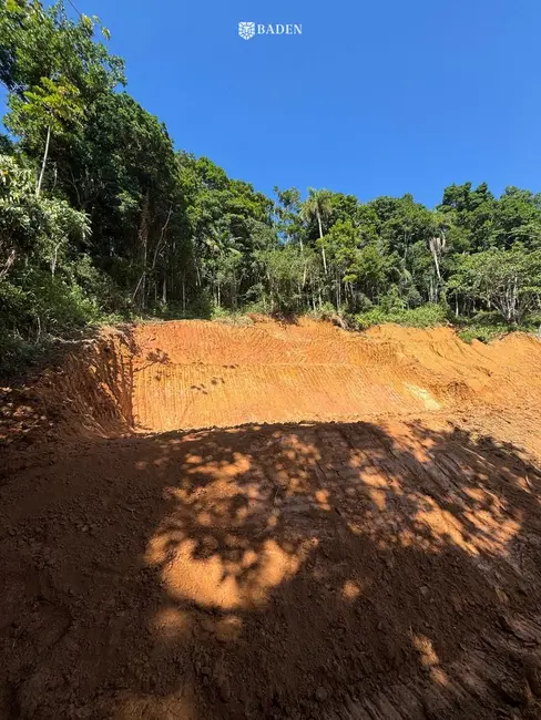 Foto 1 de Terreno / Lote à venda, 915m2 em Balneario Camboriu - SC
