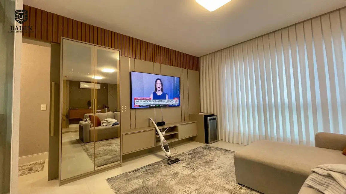 Apartamento com 4 quartos à venda, 132m2 em Centro, Balneario Camboriu - SC - imagem 2 Foto 2 de Apartamento com 4 quartos à venda, 132m2 em Centro, Balneario Camboriu - SC