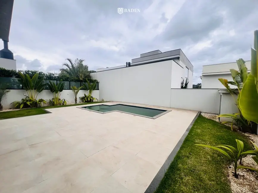 Foto 6 de Casa com 5 quartos à venda, 289m2 em Balneario Camboriu - SC