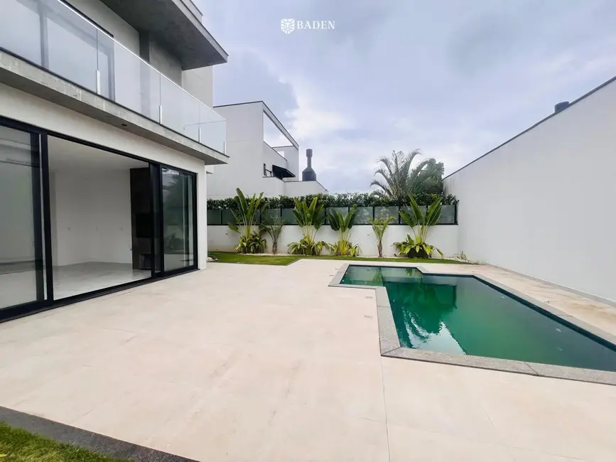 Foto 4 de Casa com 5 quartos à venda, 289m2 em Balneario Camboriu - SC