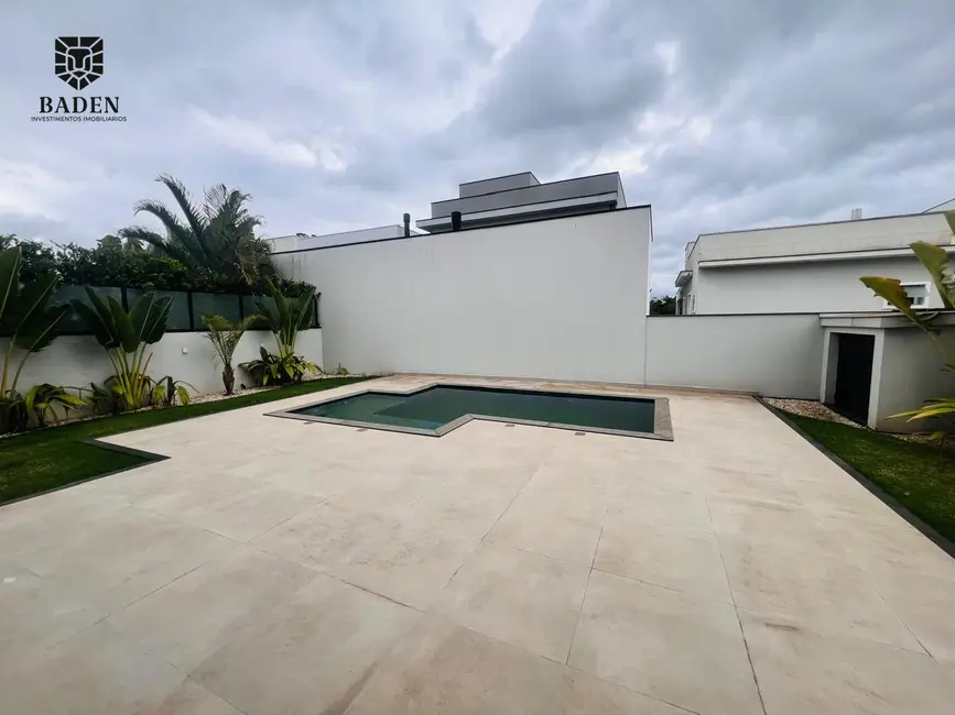 Casa com 5 quartos à venda, 289m2 em Balneario Camboriu - SC - imagem 5 Foto 5 de Casa com 5 quartos à venda, 289m2 em Balneario Camboriu - SC