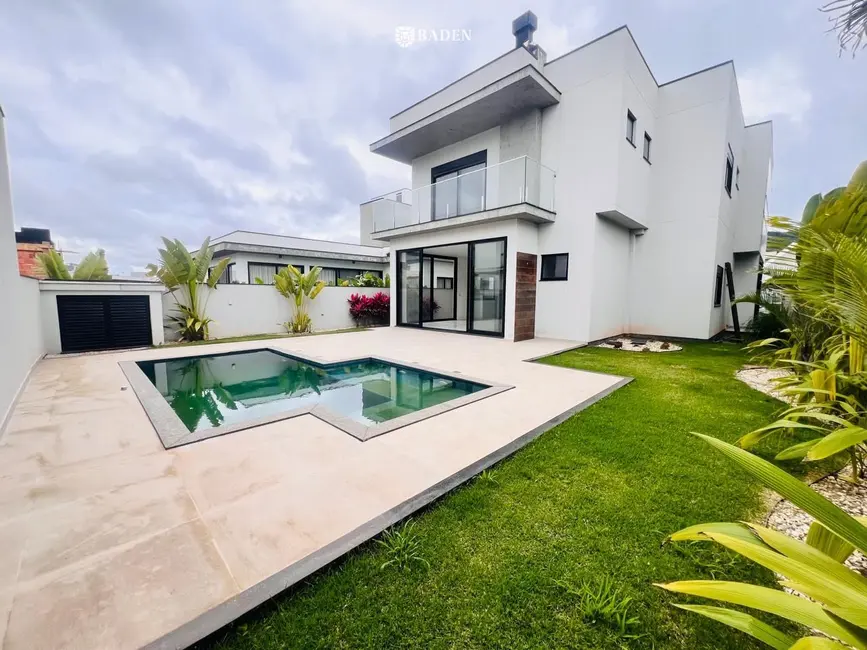 Foto 2 de Casa com 5 quartos à venda, 289m2 em Balneario Camboriu - SC