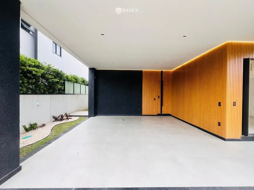 Foto 9 de Casa com 5 quartos à venda, 289m2 em Balneario Camboriu - SC