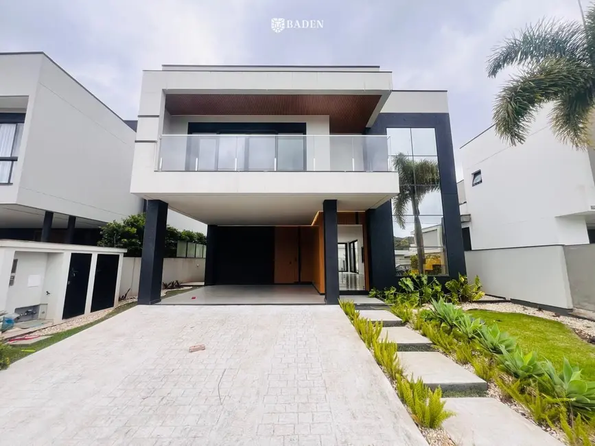 Foto 1 de Casa com 5 quartos à venda, 289m2 em Balneario Camboriu - SC