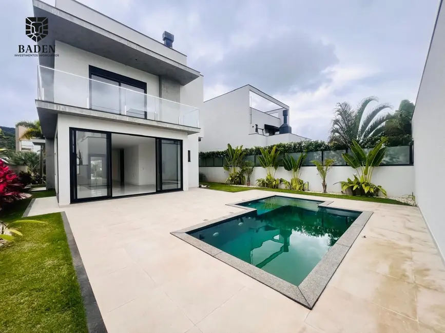 Casa com 5 quartos à venda, 289m2 em Balneario Camboriu - SC - imagem 3 Foto 3 de Casa com 5 quartos à venda, 289m2 em Balneario Camboriu - SC