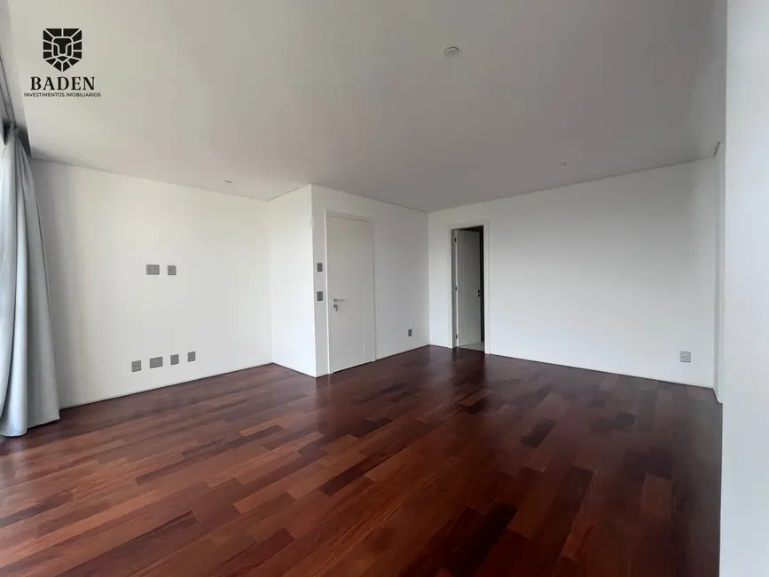 Apartamento com 4 quartos à venda, 232m2 em Balneario Camboriu - SC - imagem 8 Foto 8 de Apartamento com 4 quartos à venda, 232m2 em Balneario Camboriu - SC