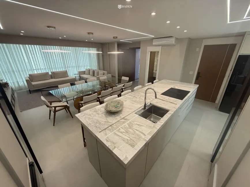 Apartamento com 4 quartos para alugar, 187m2 em Centro, Balneario Camboriu - SC - imagem 7 Foto 7 de Apartamento com 4 quartos para alugar, 187m2 em Centro, Balneario Camboriu - SC
