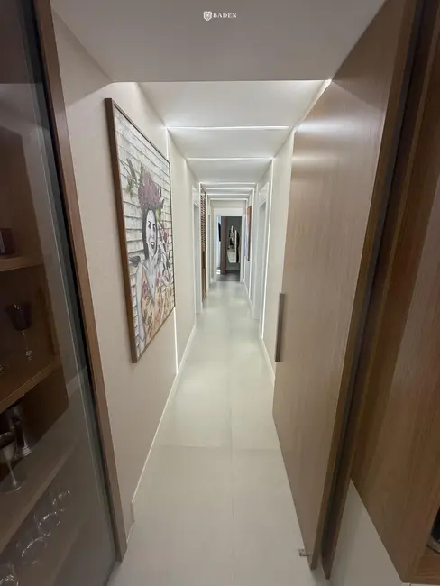 Apartamento com 4 quartos para alugar, 187m2 em Centro, Balneario Camboriu - SC - imagem 8 Foto 8 de Apartamento com 4 quartos para alugar, 187m2 em Centro, Balneario Camboriu - SC