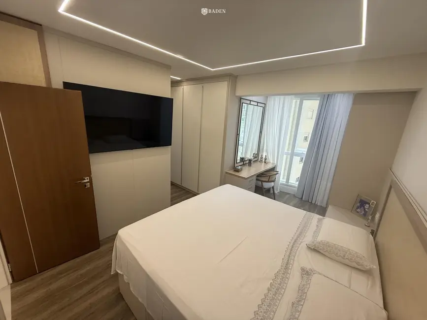 Apartamento com 4 quartos para alugar, 187m2 em Centro, Balneario Camboriu - SC - imagem 9 Foto 9 de Apartamento com 4 quartos para alugar, 187m2 em Centro, Balneario Camboriu - SC