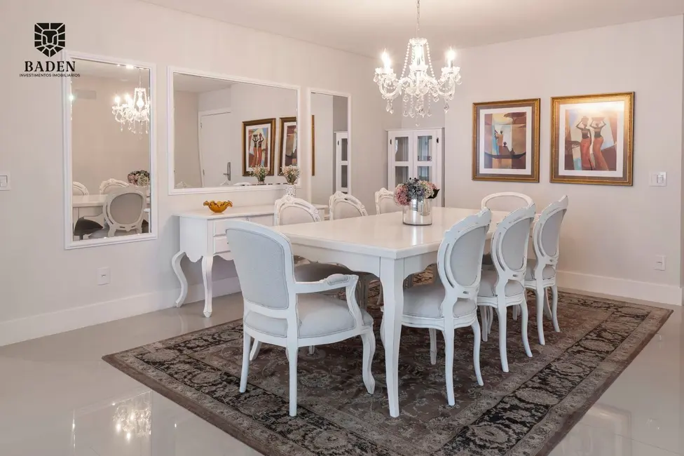 Apartamento com 3 quartos à venda, 128m2 em Centro, Balneario Camboriu - SC - imagem 2 Foto 2 de Apartamento com 3 quartos à venda, 128m2 em Centro, Balneario Camboriu - SC