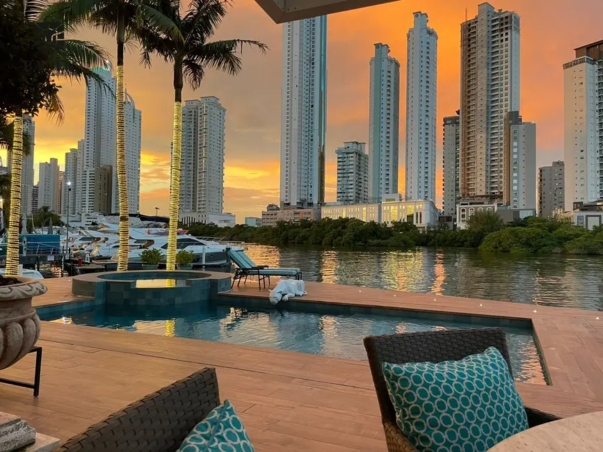 Foto 2 de Casa com 6 quartos à venda, 750m2 em Barra, Balneario Camboriu - SC