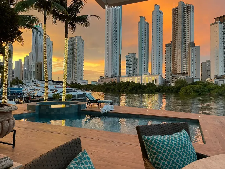 Foto 2 de Casa com 6 quartos à venda, 750m2 em Barra, Balneario Camboriu - SC