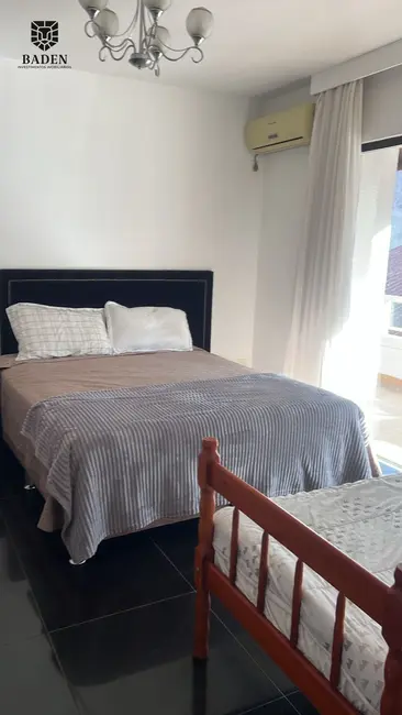 Foto 2 de Casa com 4 quartos para alugar, 650m2 em Centro, Balneario Camboriu - SC