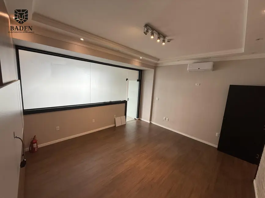 Foto 7 de Sala Comercial com 2 quartos para alugar, 43m2 em Itapema - SC