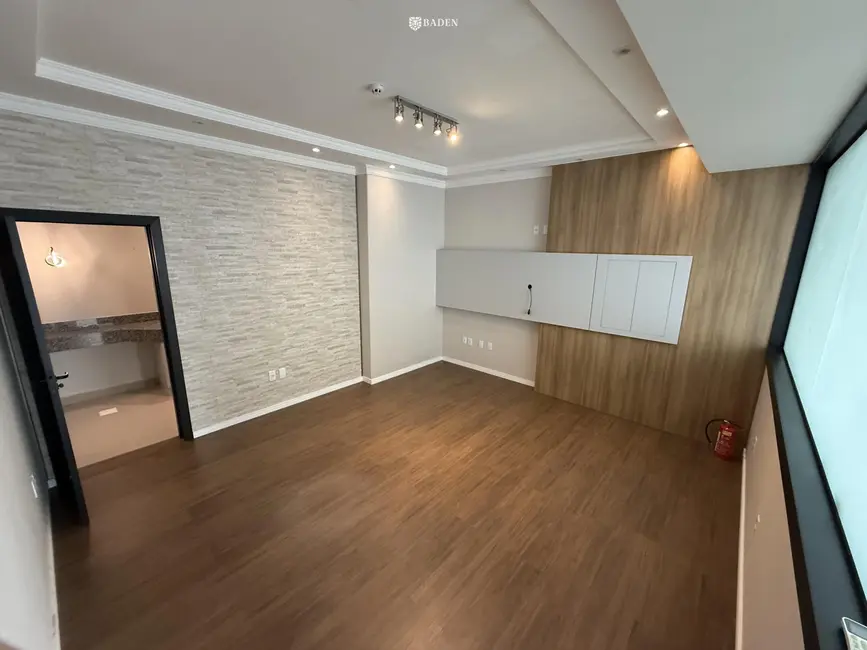 Foto 5 de Sala Comercial com 2 quartos à venda, 43m2 em Itapema - SC