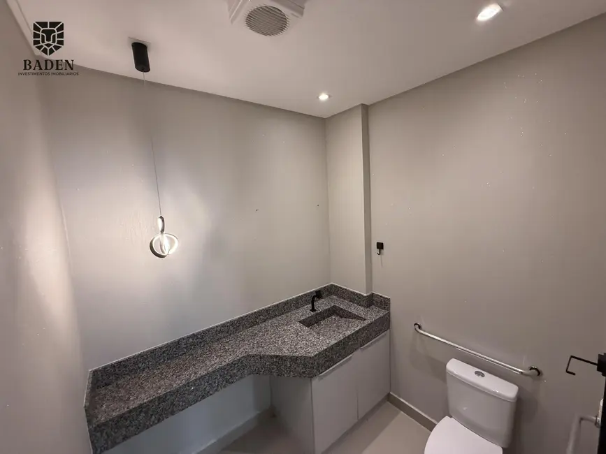 Foto 9 de Sala Comercial com 2 quartos para alugar, 43m2 em Itapema - SC