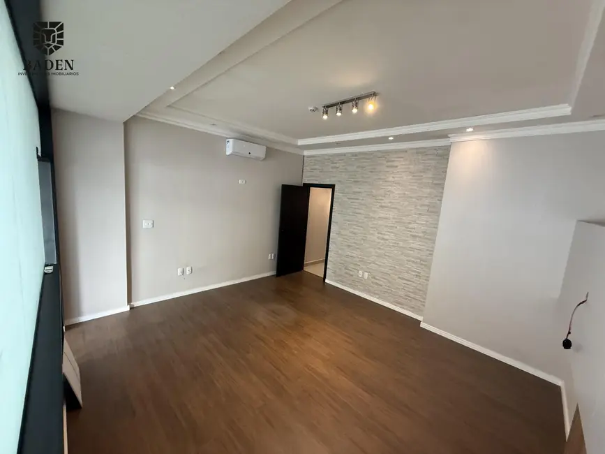 Foto 6 de Sala Comercial com 2 quartos para alugar, 43m2 em Itapema - SC