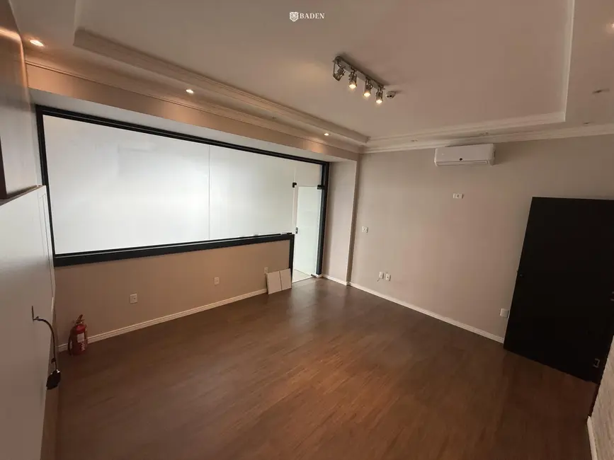Foto 7 de Sala Comercial com 2 quartos à venda, 43m2 em Itapema - SC