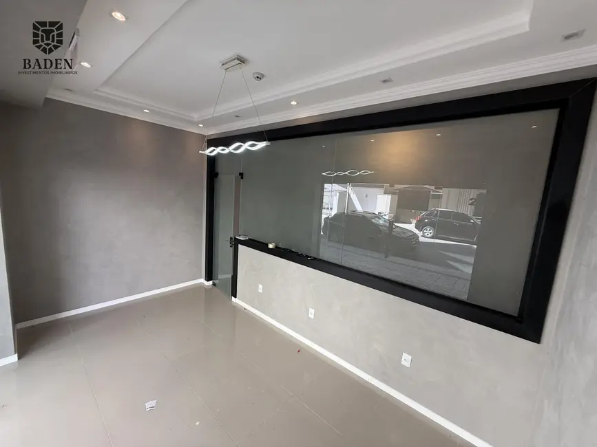 Foto 1 de Sala Comercial com 2 quartos para alugar, 43m2 em Itapema - SC