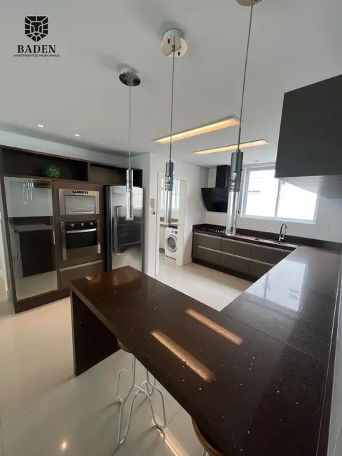 Apartamento com 3 quartos para alugar, 135m2 em Centro, Balneario Camboriu - SC - imagem 3 Foto 3 de Apartamento com 3 quartos para alugar, 135m2 em Centro, Balneario Camboriu - SC