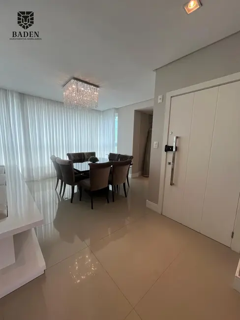 Apartamento com 3 quartos para alugar, 135m2 em Centro, Balneario Camboriu - SC - imagem 5 Foto 5 de Apartamento com 3 quartos para alugar, 135m2 em Centro, Balneario Camboriu - SC
