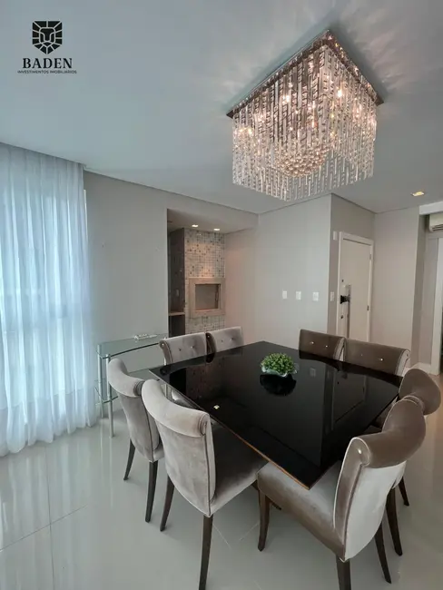 Apartamento com 3 quartos para alugar, 135m2 em Centro, Balneario Camboriu - SC - imagem 4 Foto 4 de Apartamento com 3 quartos para alugar, 135m2 em Centro, Balneario Camboriu - SC