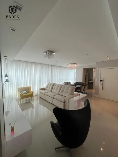 Apartamento com 3 quartos para alugar, 135m2 em Centro, Balneario Camboriu - SC - imagem 1 Foto 1 de Apartamento com 3 quartos para alugar, 135m2 em Centro, Balneario Camboriu - SC