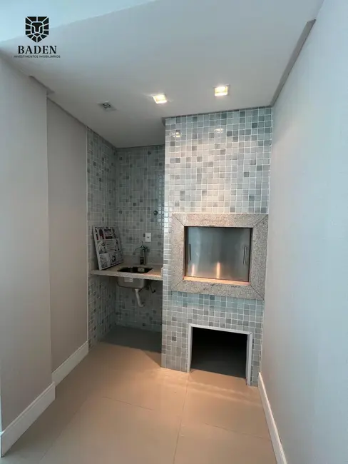 Apartamento com 3 quartos para alugar, 135m2 em Centro, Balneario Camboriu - SC - imagem 6 Foto 6 de Apartamento com 3 quartos para alugar, 135m2 em Centro, Balneario Camboriu - SC