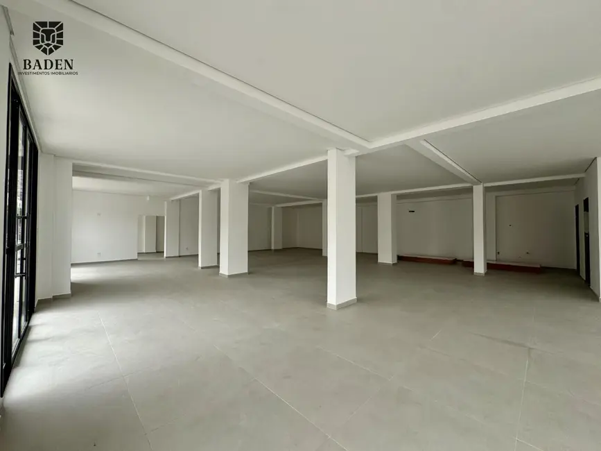 Sala Comercial com 1 quarto para alugar, 220m2 em Nações, Balneario Camboriu - SC - imagem 3 Foto 3 de Sala Comercial com 1 quarto para alugar, 220m2 em Nações, Balneario Camboriu - SC