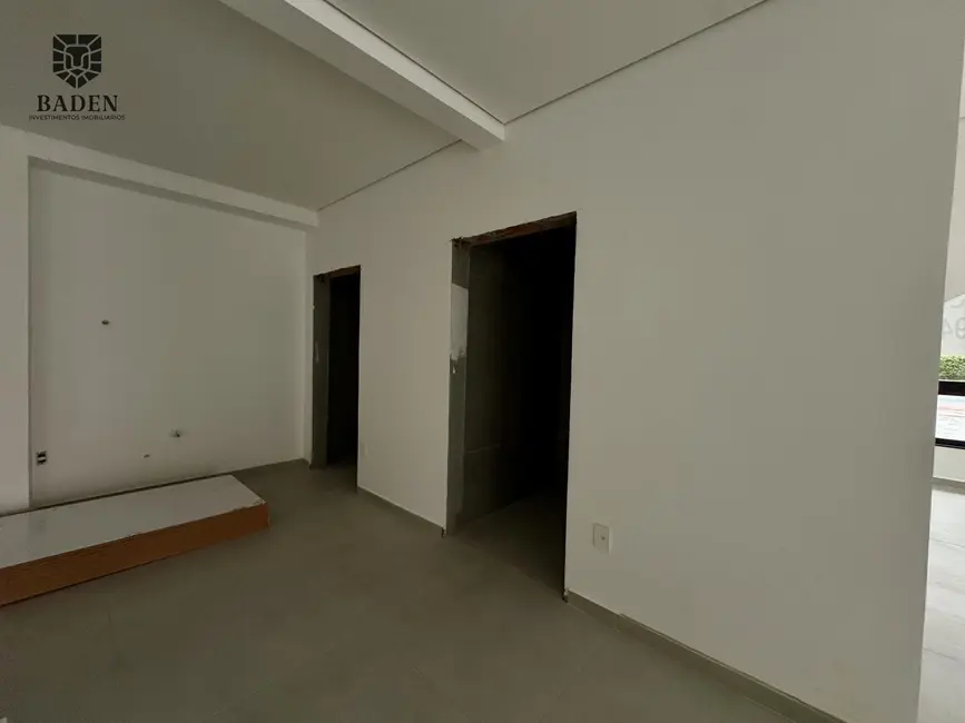 Sala Comercial com 1 quarto para alugar, 220m2 em Nações, Balneario Camboriu - SC - imagem 4 Foto 4 de Sala Comercial com 1 quarto para alugar, 220m2 em Nações, Balneario Camboriu - SC