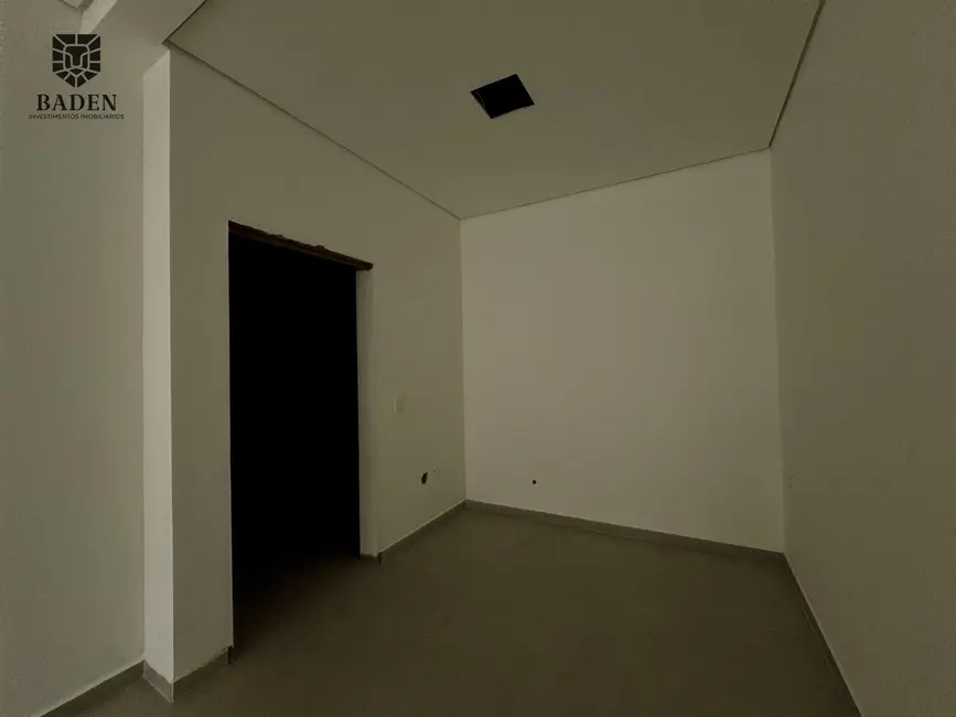 Sala Comercial com 1 quarto para alugar, 220m2 em Nações, Balneario Camboriu - SC - imagem 8 Foto 8 de Sala Comercial com 1 quarto para alugar, 220m2 em Nações, Balneario Camboriu - SC