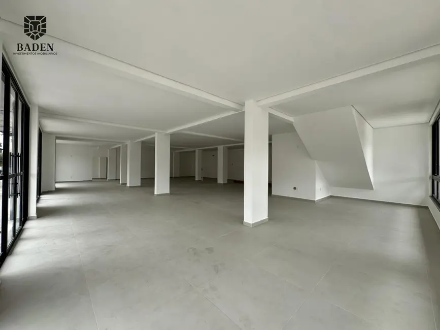 Sala Comercial com 1 quarto para alugar, 220m2 em Nações, Balneario Camboriu - SC - imagem 1 Foto 1 de Sala Comercial com 1 quarto para alugar, 220m2 em Nações, Balneario Camboriu - SC