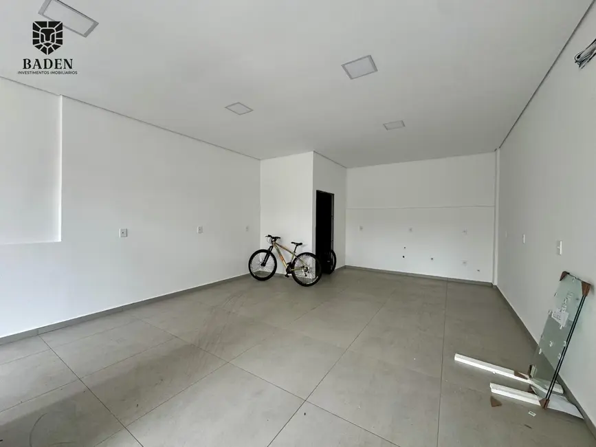 Foto 1 de Sala Comercial com 1 quarto para alugar, 70m2 em Nações, Balneario Camboriu - SC