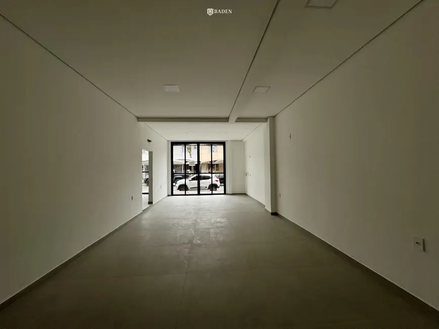 Foto 2 de Sala Comercial com 1 quarto para alugar, 50m2 em Nações, Balneario Camboriu - SC
