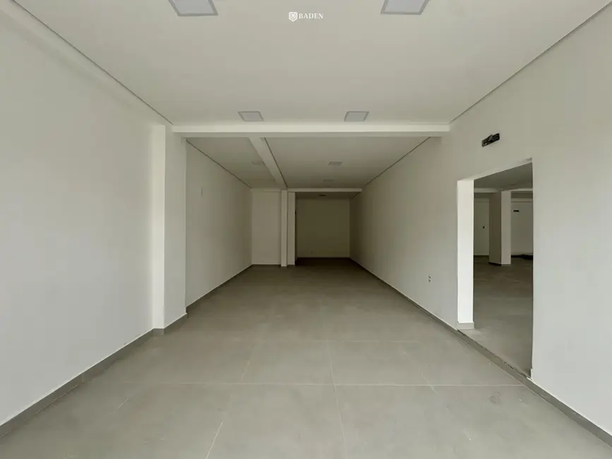 Foto 1 de Sala Comercial com 1 quarto para alugar, 50m2 em Nações, Balneario Camboriu - SC