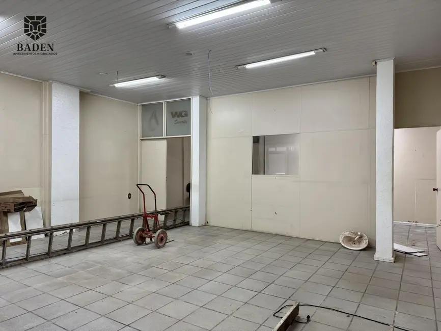 Sala Comercial com 1 quarto para alugar, 180m2 em Centro, Balneario Camboriu - SC - imagem 3 Foto 3 de Sala Comercial com 1 quarto para alugar, 180m2 em Centro, Balneario Camboriu - SC