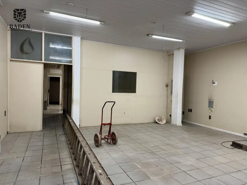 Sala Comercial com 1 quarto para alugar, 180m2 em Centro, Balneario Camboriu - SC - imagem 2 Foto 2 de Sala Comercial com 1 quarto para alugar, 180m2 em Centro, Balneario Camboriu - SC