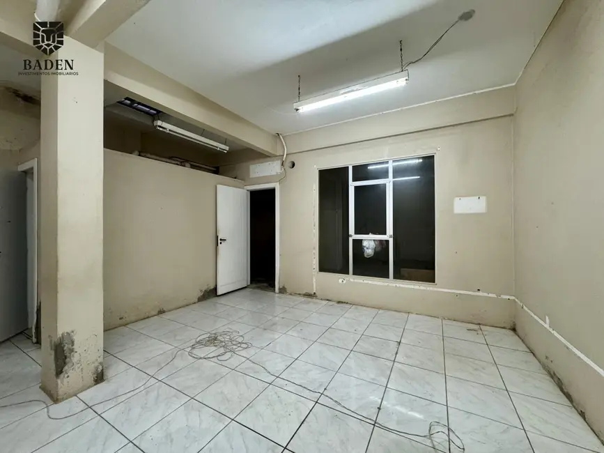 Sala Comercial com 1 quarto para alugar, 180m2 em Centro, Balneario Camboriu - SC - imagem 6 Foto 6 de Sala Comercial com 1 quarto para alugar, 180m2 em Centro, Balneario Camboriu - SC