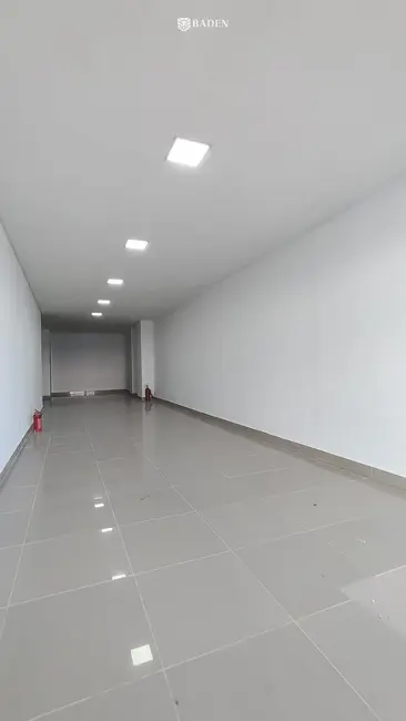 Foto 2 de Sala Comercial com 1 quarto para alugar, 70m2 em Vila Real, Balneario Camboriu - SC