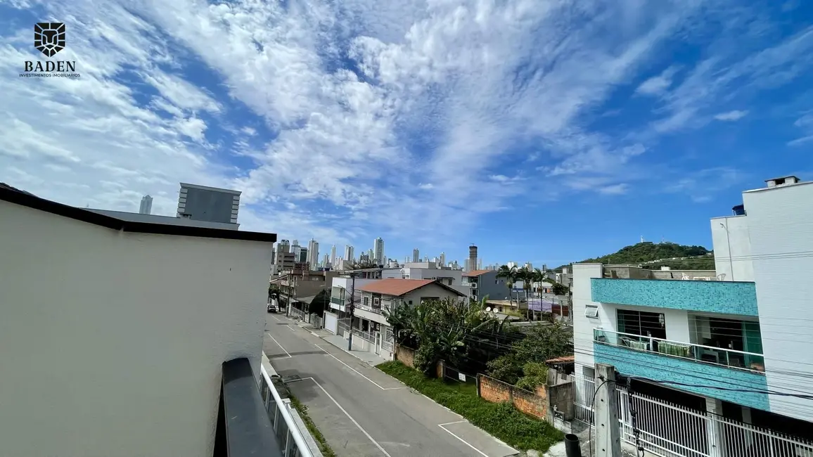 Foto 2 de Sobrado com 3 quartos à venda, 130m2 em Nações, Balneario Camboriu - SC