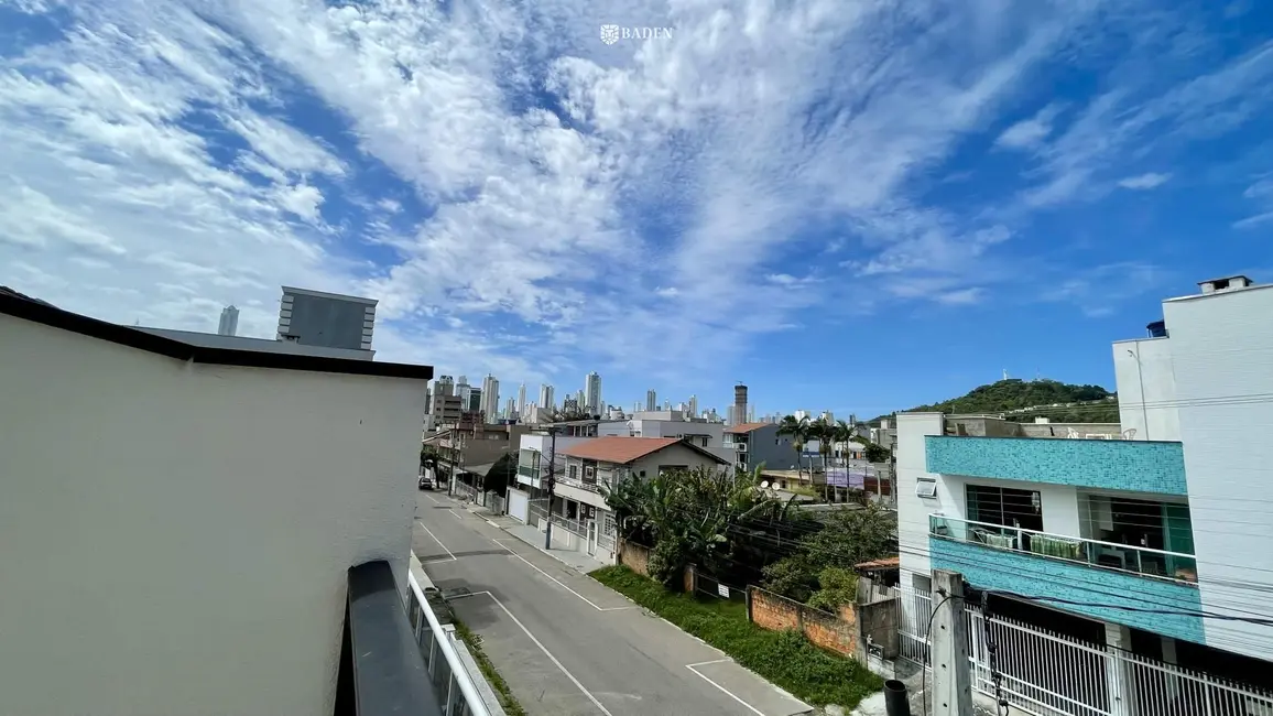 Foto 2 de Sobrado com 3 quartos à venda, 130m2 em Nações, Balneario Camboriu - SC