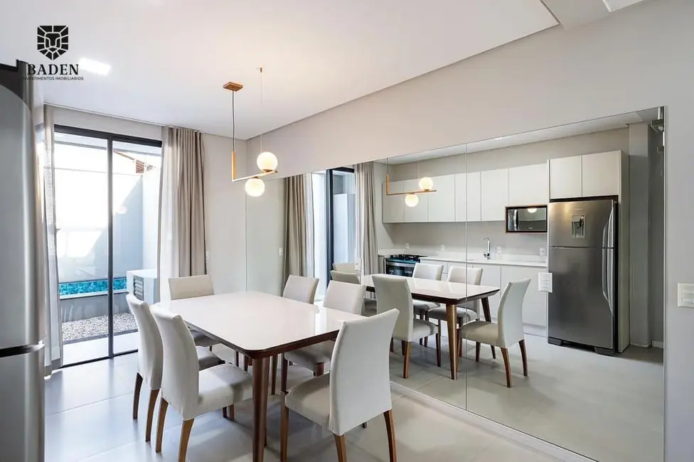 Foto 1 de Casa com 3 quartos à venda, 151m2 em Bombinhas - SC