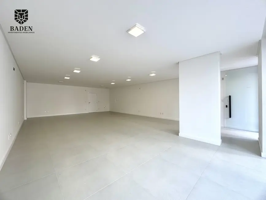 Foto 9 de Sala Comercial com 1 quarto para alugar, 105m2 em Pioneiros, Balneario Camboriu - SC