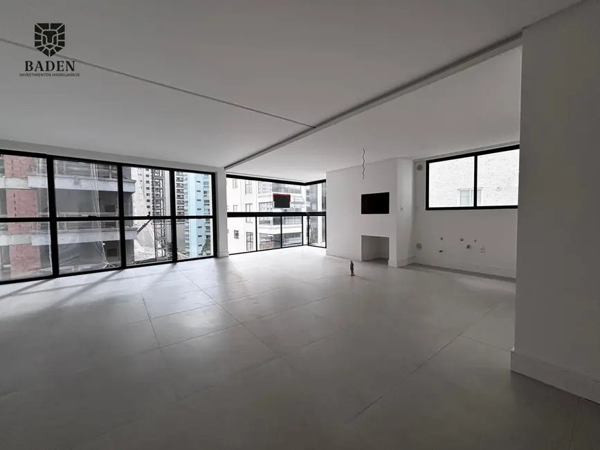 Foto 8 de Apartamento com 3 quartos à venda, 128m2 em Meia Praia, Itapema - SC