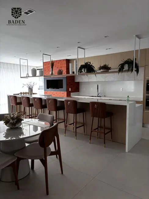 Foto 2 de Apartamento com 3 quartos à venda, 128m2 em Meia Praia, Itapema - SC