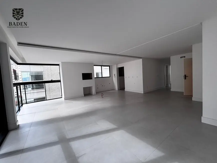 Foto 9 de Apartamento com 3 quartos à venda, 128m2 em Meia Praia, Itapema - SC